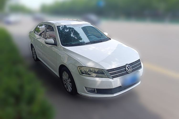 Used Volkswagen Lavida 2013 1.6L Manual Fashion Edition Front Right 45 Deg