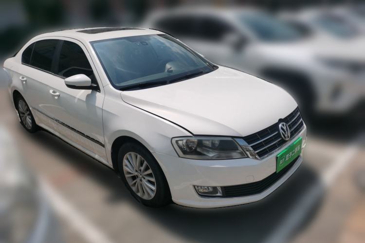 Used Volkswagen Lavida 2013 1.4 TSI Manual Luxury Edition Front Right 45 Deg