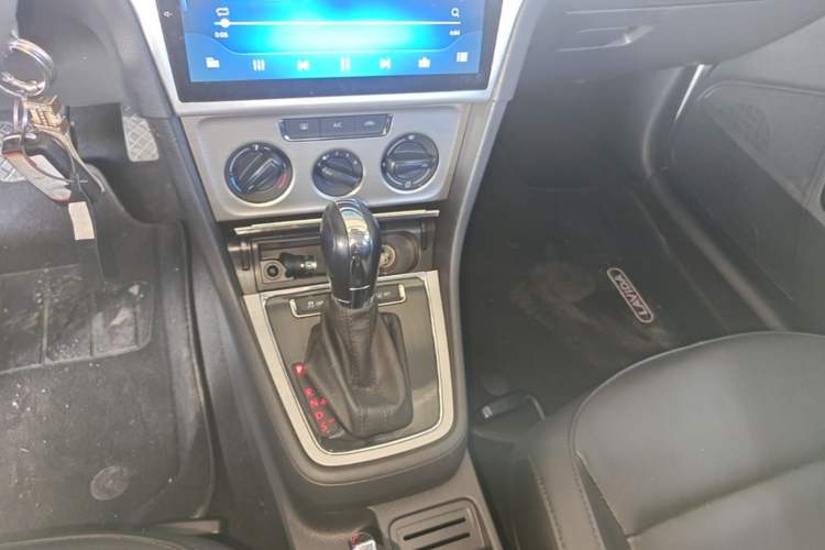 Used Volkswagen Lavida 2013 Restyled Classic 1.6L Automatic Comfort Edition Gear Lever