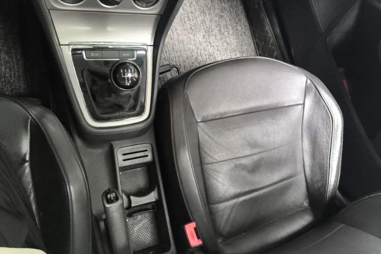 Used Volkswagen Lavida 2013 Restyled Classic 1.6L Manual Comfort Edition Gear Lever