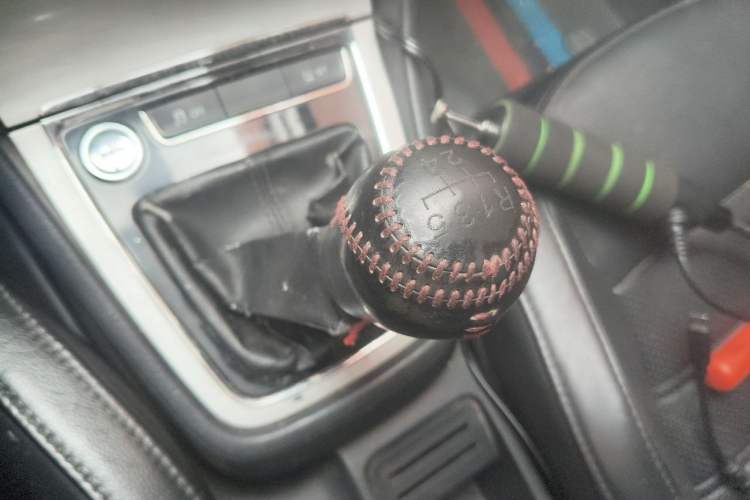 Used Volkswagen Lavida 2013 1.4 TSI Manual Luxury Edition Gear Lever