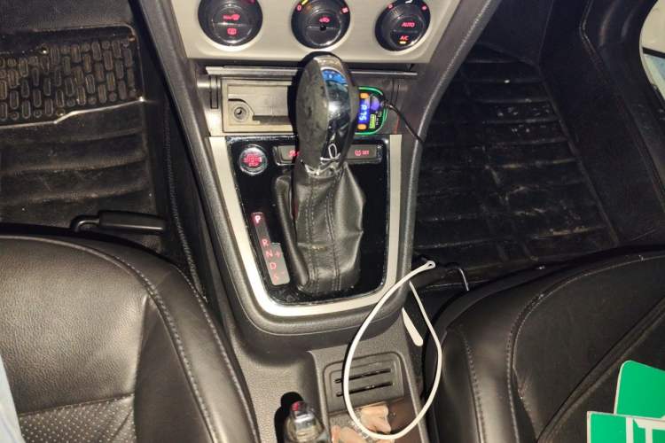 Used Volkswagen Lavida 2013 Revised Version 1.4 TSI DSG Luxury Edition Gear Lever