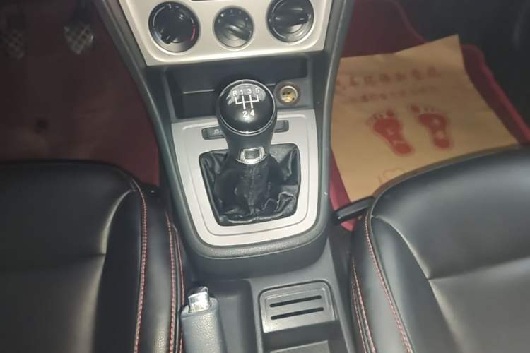 Used Volkswagen Lavida 2013 Revised Classic 1.6L Manual Fashion Edition Gear Lever