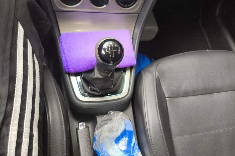 Used Volkswagen Lavida 2013 Restyled Classic 1.6L Manual Comfort Edition Gear Lever