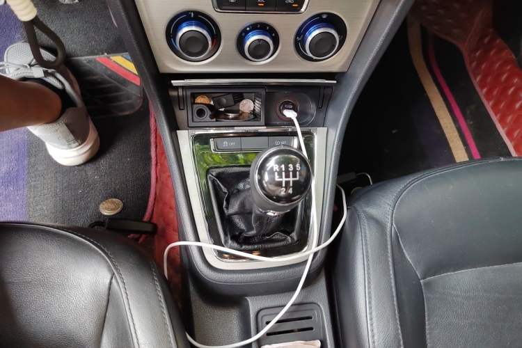Used Volkswagen Lavida 2013 Restyled Classic 1.6L Manual Comfort Edition Gear Lever