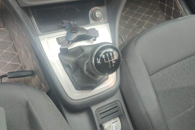 Used Volkswagen Lavida 2013 1.6L Manual Fashion Edition Gear Lever