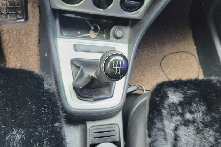 Used Volkswagen Lavida 2013 Revised Classic 1.6L Manual Fashion Edition Gear Lever