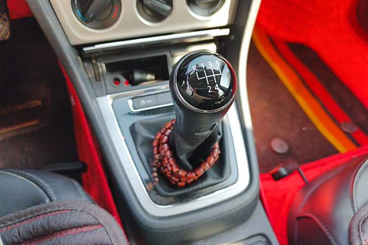 Used Volkswagen Lavida 2013 Restyled Classic 1.6L Manual Comfort Edition Gear Lever