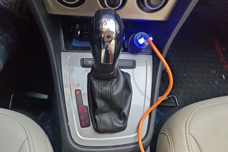 Used Volkswagen Lavida 2013 Revised Classic 1.6L Automatic Fashion Edition Gear Lever