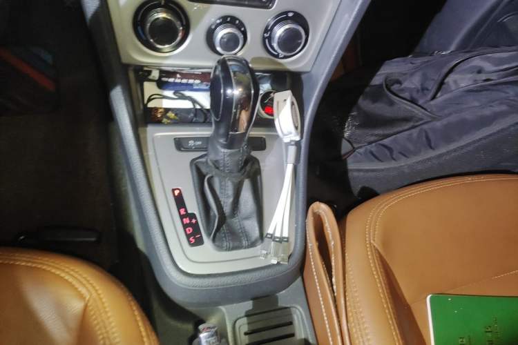 Used Volkswagen Lavida 2013 Revised Classic 1.6L Automatic Fashion Edition Gear Lever