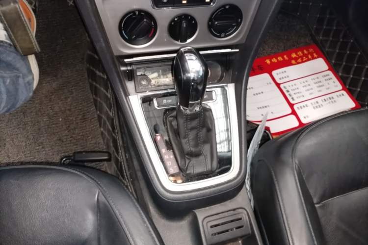 Used Volkswagen Lavida 2013 Restyled Classic 1.6L Automatic Comfort Edition Gear Lever