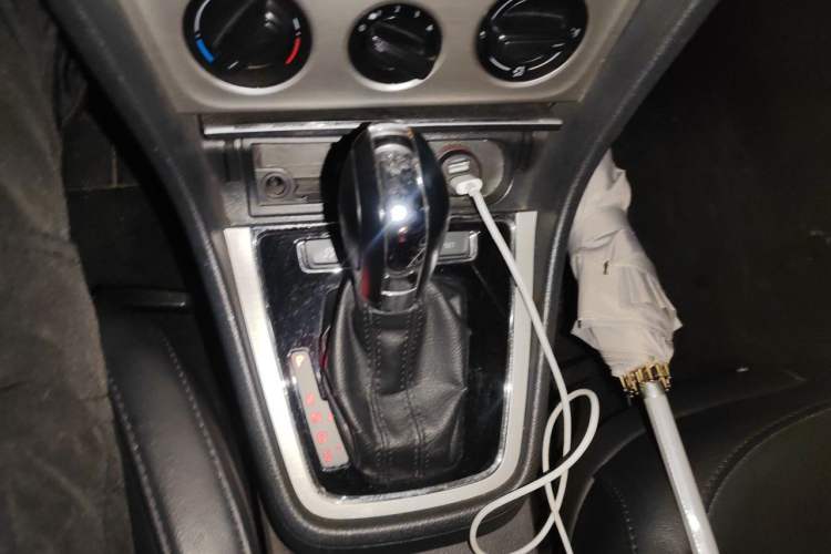 Used Volkswagen Lavida 2013 Restyled Classic 1.6L Automatic Comfort Edition Gear Lever