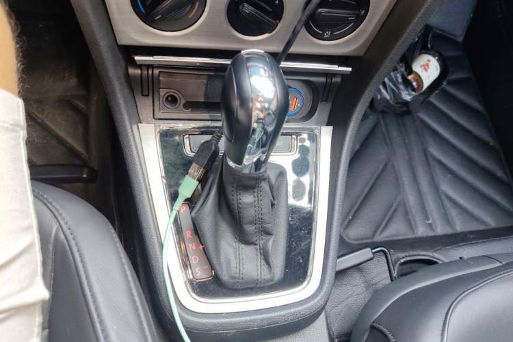 Used Volkswagen Lavida 2013 Restyled Classic 1.6L Automatic Comfort Edition Gear Lever