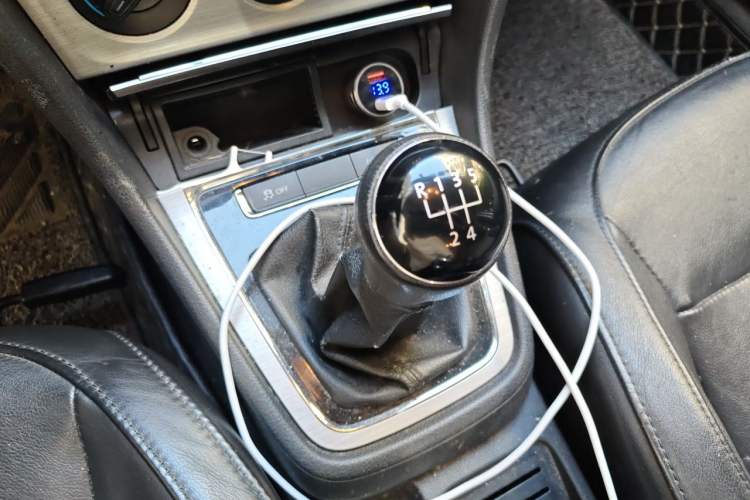 Used Volkswagen Lavida 2013 Restyled Classic 1.6L Manual Comfort Edition Gear Lever