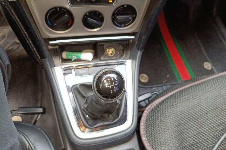 Used Volkswagen Lavida 2013 1.4TSI Manual Comfort Edition Gear Lever