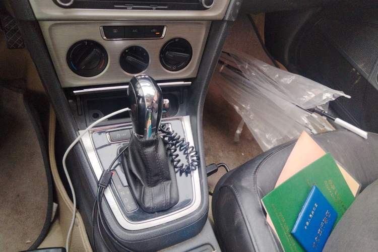 Used Volkswagen Lavida 2013 Revised Version 1.4 TSI DSG Comfort Edition Gear Lever