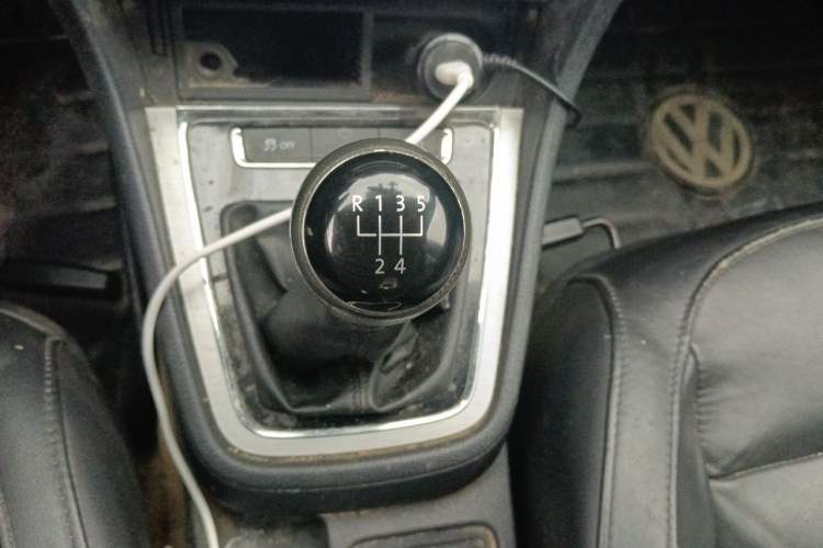 Used Volkswagen Lavida 2013 Restyled Classic 1.6L Manual Comfort Edition Gear Lever
