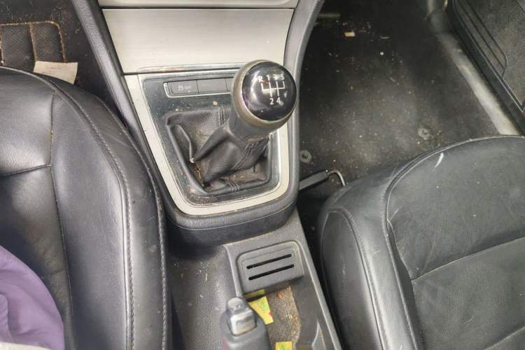 Used Volkswagen Lavida 2013 1.4TSI Manual Comfort Edition Gear Lever