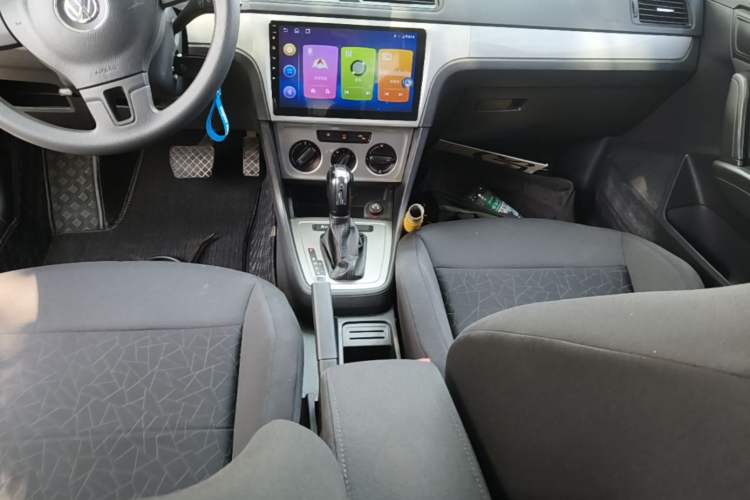 Used Volkswagen Lavida 2013 Revised Classic 1.6L Automatic Fashion Edition Gear Lever