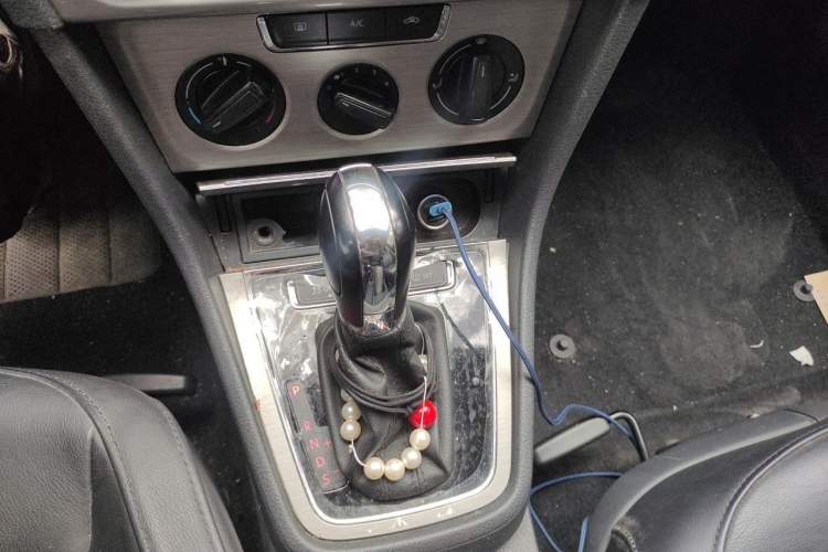 Used Volkswagen Lavida 2013 Restyled Classic 1.6L Automatic Comfort Edition Gear Lever