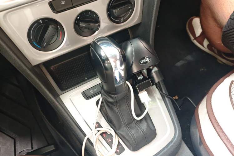 Used Volkswagen Lavida 2013 Revised Classic 1.6L Automatic Fashion Edition Gear Lever