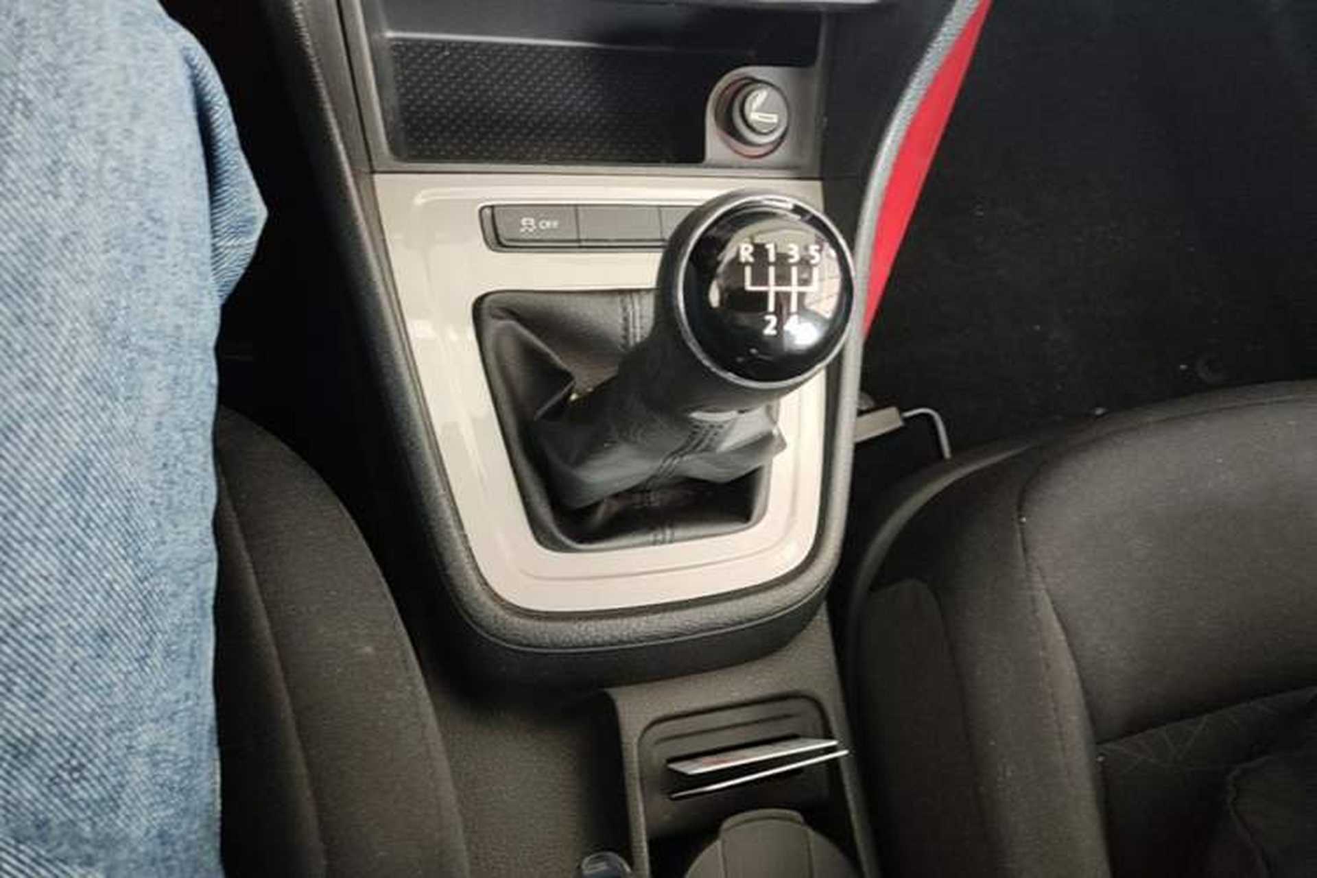 Used Volkswagen Lavida 2013 Revised Classic 1.6L Manual Fashion Edition Gear Lever