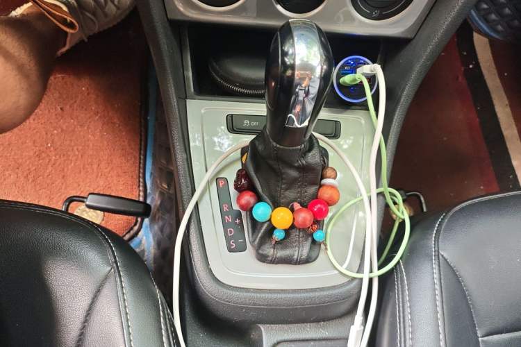 Used Volkswagen Lavida 2013 1.6L Automatic Fashion Edition Gear Lever