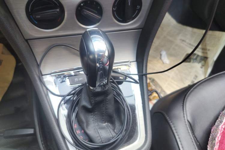 Used Volkswagen Lavida 2013 Restyled Classic 1.6L Automatic Comfort Edition Gear Lever