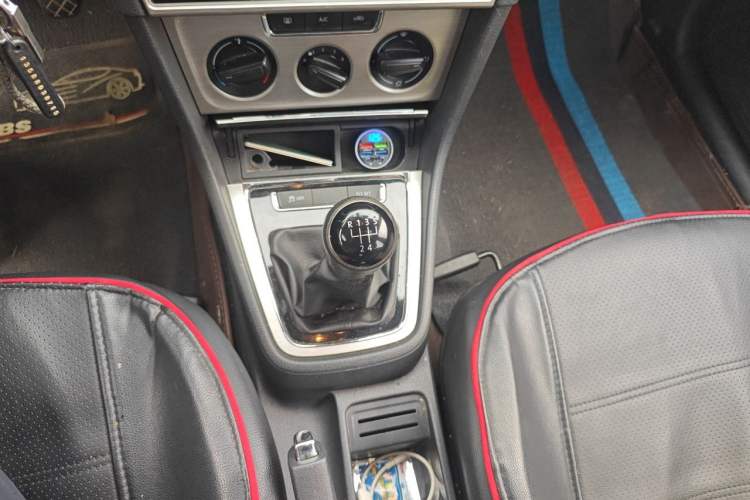 Used Volkswagen Lavida 2013 Restyled Classic 1.6L Manual Comfort Edition Gear Lever