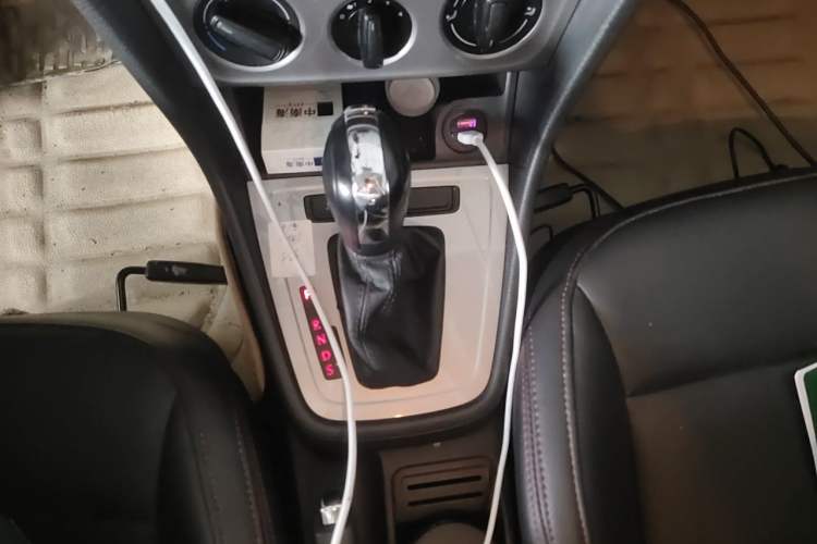 Used Volkswagen Lavida 2013 Revised Classic 1.6L Automatic Fashion Edition Gear Lever