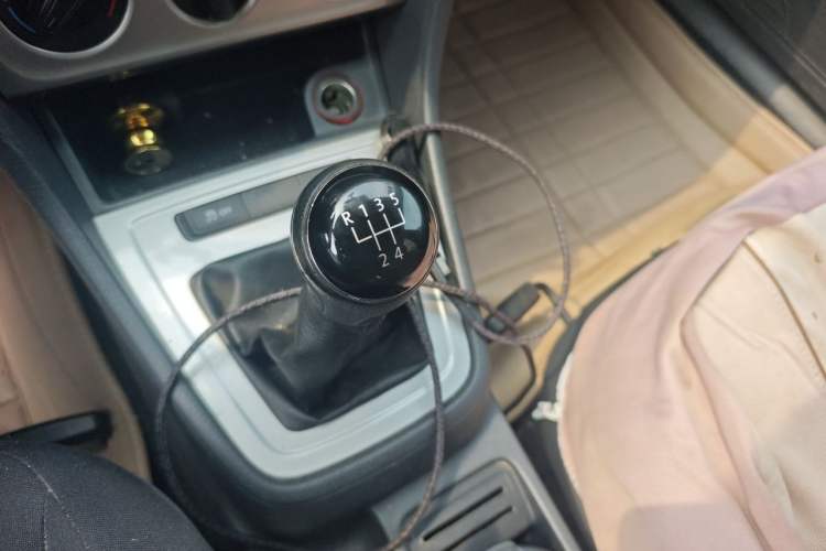 Used Volkswagen Lavida 2013 Revised Classic 1.6L Manual Fashion Edition Gear Lever