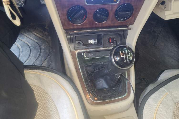 Used Volkswagen Lavida 2013 Restyled Classic 1.6L Manual Comfort Edition Gear Lever