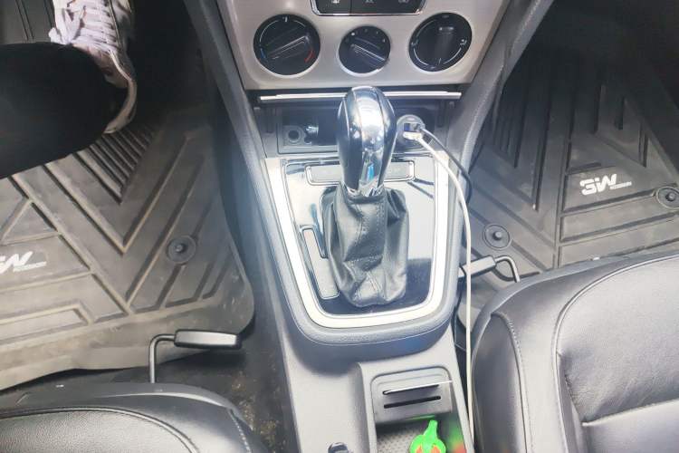 Used Volkswagen Lavida 2013 Restyled Classic 1.6L Automatic Comfort Edition Gear Lever