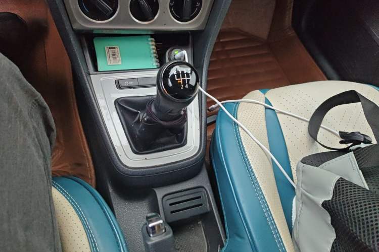 Used Volkswagen Lavida 2013 Revised Classic 1.6L Manual Fashion Edition Gear Lever
