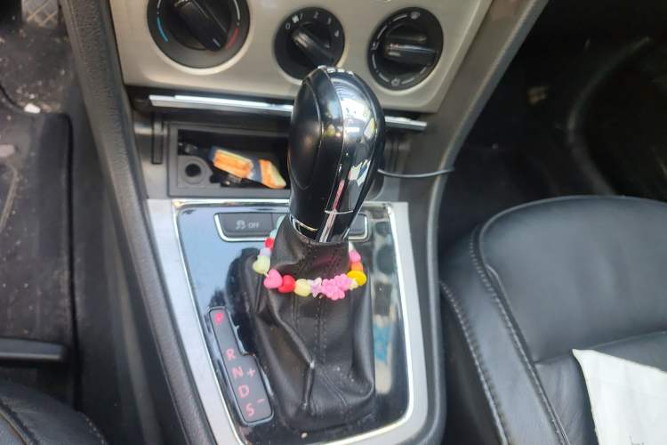 Used Volkswagen Lavida 2013 1.4TSI DSG Comfort Edition Gear Lever