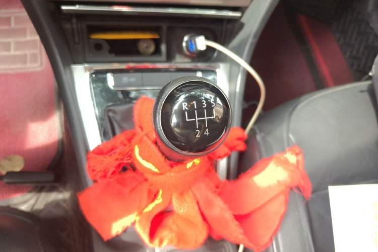 Used Volkswagen Lavida 2013 Restyled Classic 1.6L Manual Comfort Edition Gear Lever