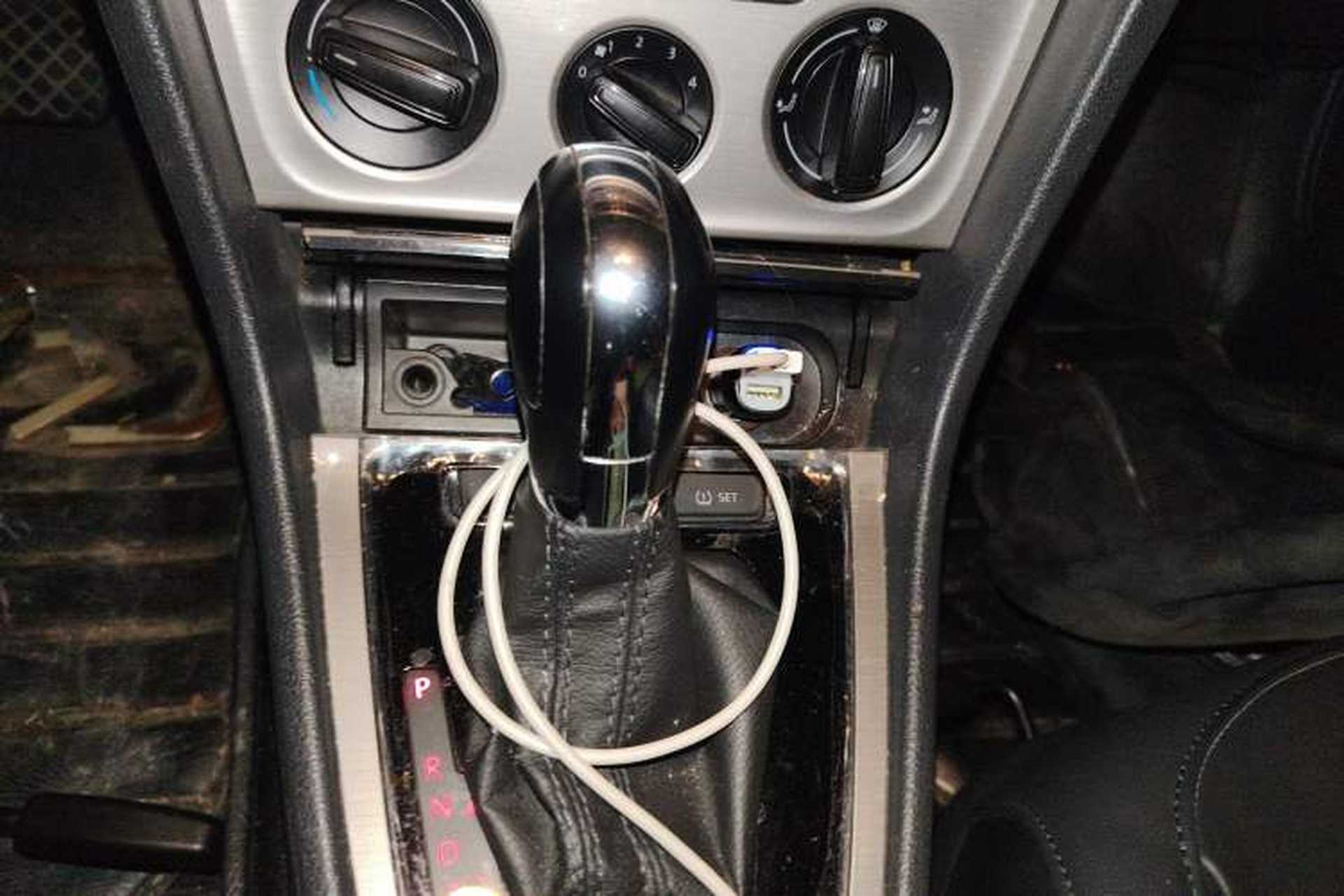 Used Volkswagen Lavida 2013 Restyled Classic 1.6L Automatic Comfort Edition Gear Lever