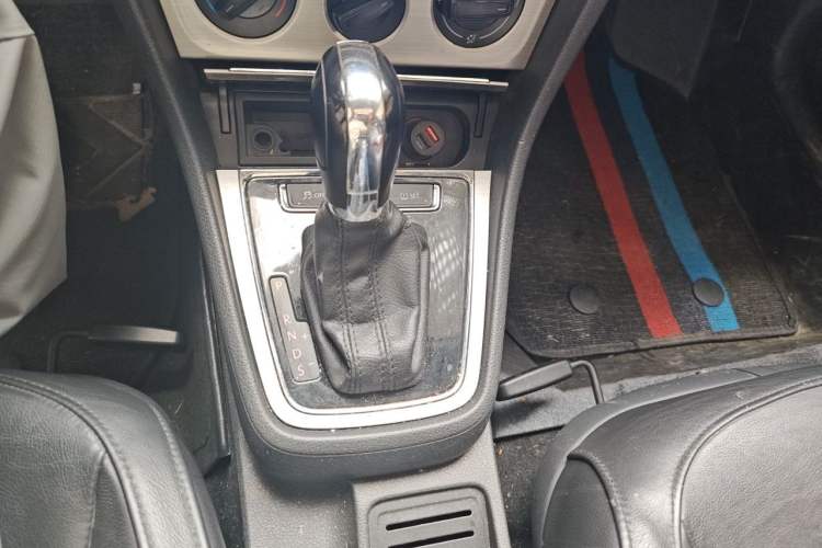 Used Volkswagen Lavida 2013 Restyled Classic 1.6L Automatic Comfort Edition Gear Lever