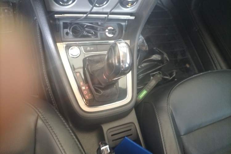 Used Volkswagen Lavida 2013 Revised Version 1.4 TSI DSG Luxury Edition Gear Lever