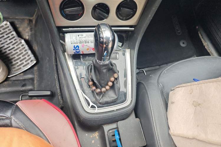Used Volkswagen Lavida 2013 Restyled Classic 1.6L Automatic Comfort Edition Gear Lever