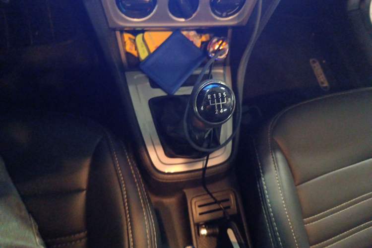 Used Volkswagen Lavida 2013 Revised Classic 1.6L Manual Fashion Edition Gear Lever