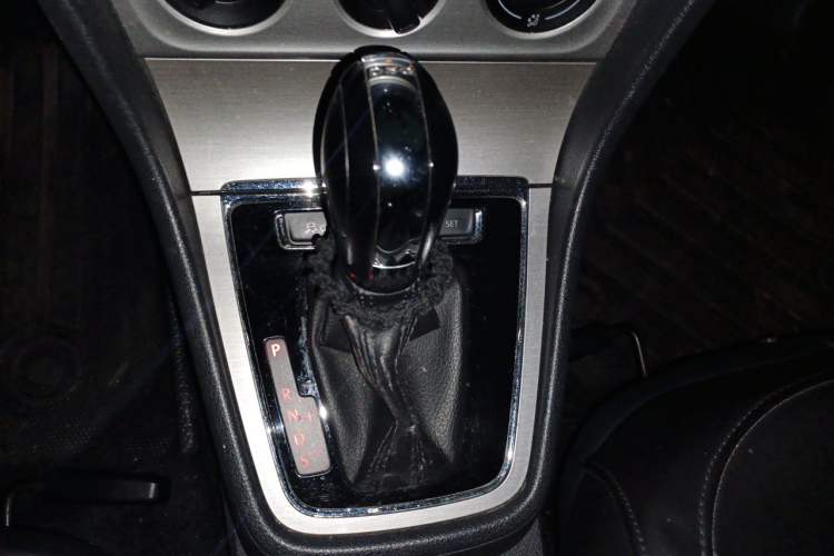 Used Volkswagen Lavida 2013 Revised Version 1.4 TSI DSG Comfort Edition Gear Lever