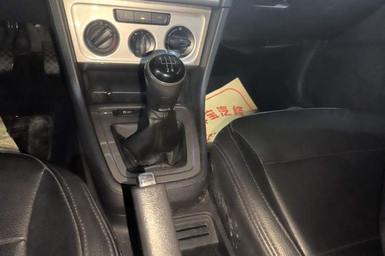 Used Volkswagen Lavida 2013 Revised Classic 1.6L Manual Fashion Edition Gear Lever