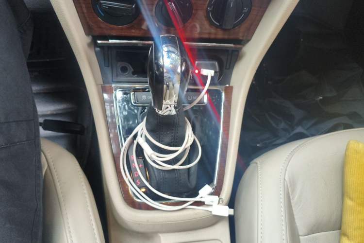 Used Volkswagen Lavida 2013 Restyled Classic 1.6L Automatic Comfort Edition Gear Lever