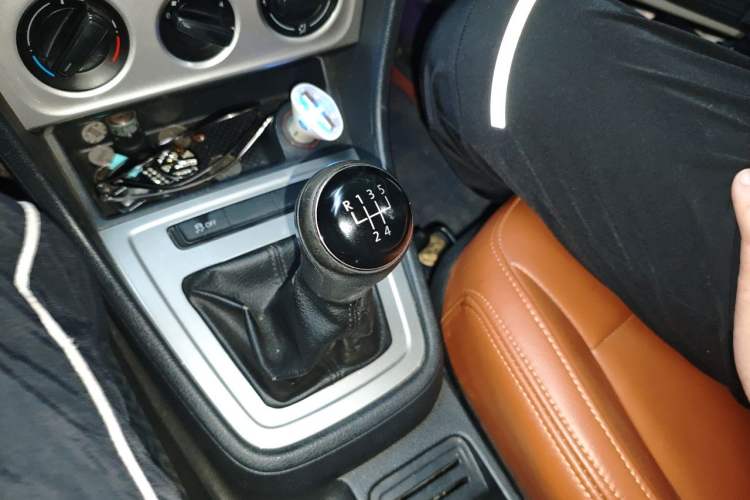 Used Volkswagen Lavida 2013 1.6L Manual Fashion Edition Gear Lever
