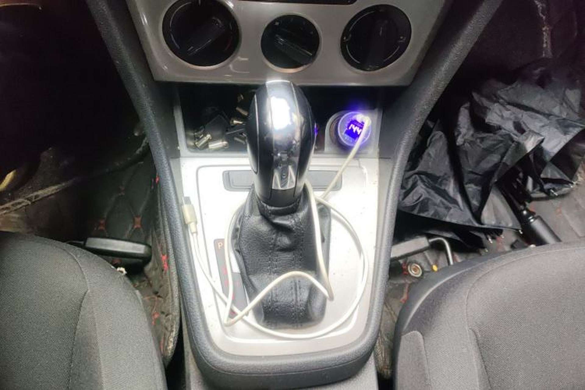 Used Volkswagen Lavida 2013 Revised Classic 1.6L Automatic Fashion Edition Gear Lever