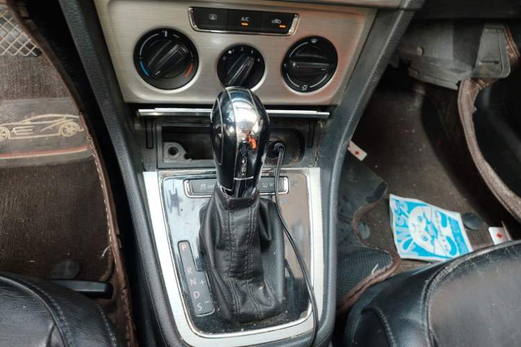 Used Volkswagen Lavida 2013 Restyled Classic 1.6L Automatic Comfort Edition Gear Lever