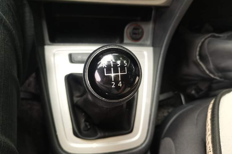 Used Volkswagen Lavida 2013 Revised Classic 1.6L Manual Fashion Edition Gear Lever