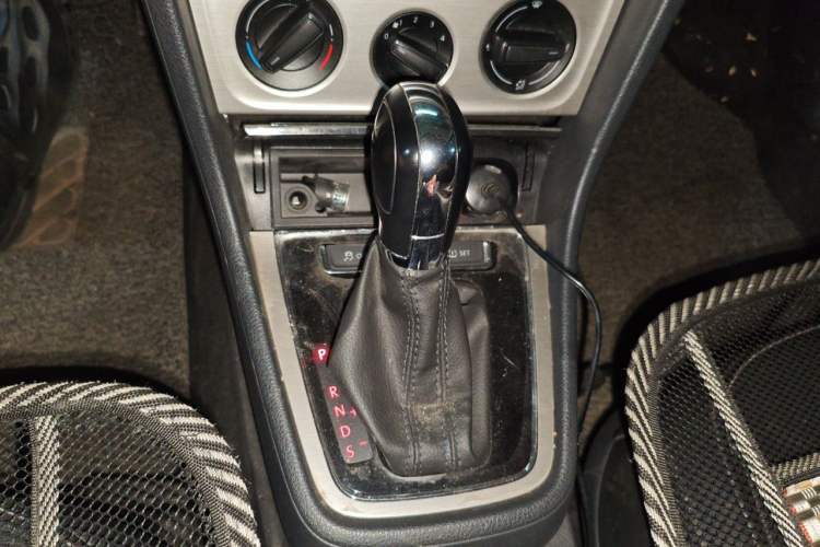 Used Volkswagen Lavida 2013 Restyled Classic 1.6L Automatic Comfort Edition Gear Lever