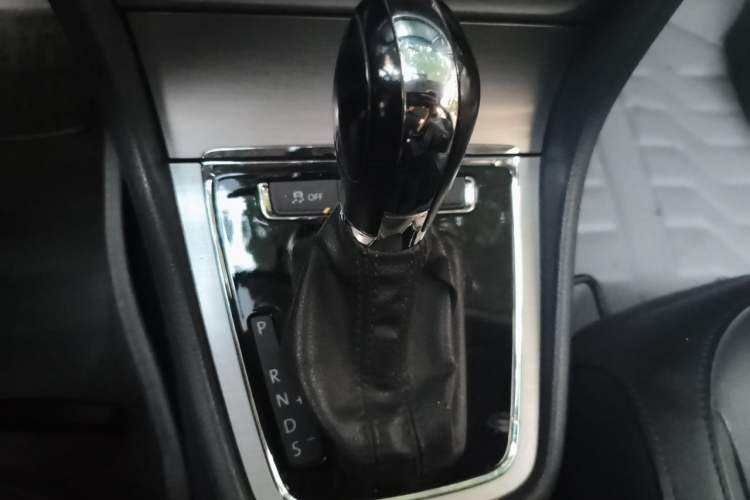 Used Volkswagen Lavida 2013 Restyled Classic 1.6L Automatic Comfort Edition Gear Lever